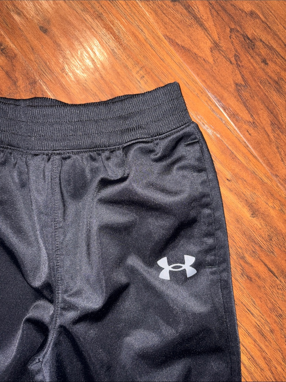 Under Armour Black Kids' Athletic Joggers with Reflective Logo Size 7 - Picture 3 of 5